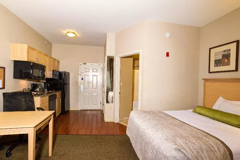 スタンダードスタジオ, Candlewood Suites Fort Myers Interstate 75, An Ihg