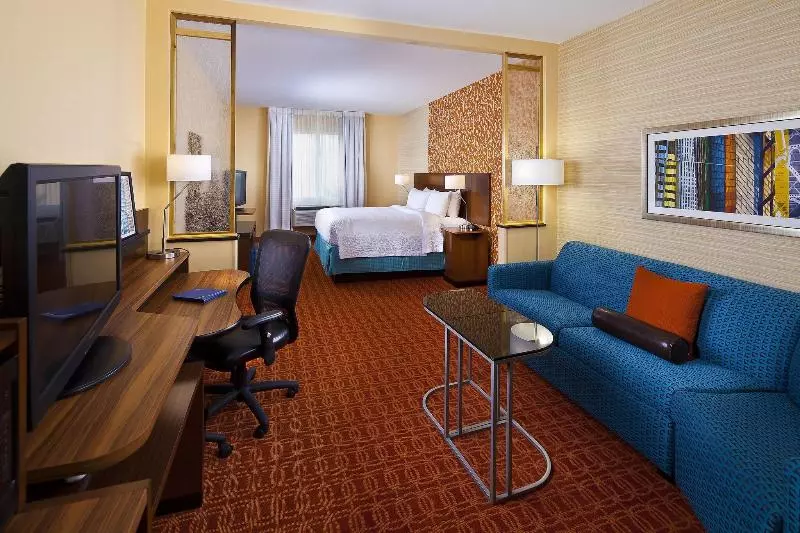 キングサイズベッドのスイートルーム, Fairfield Inn & Suites Houston Hobby Airport