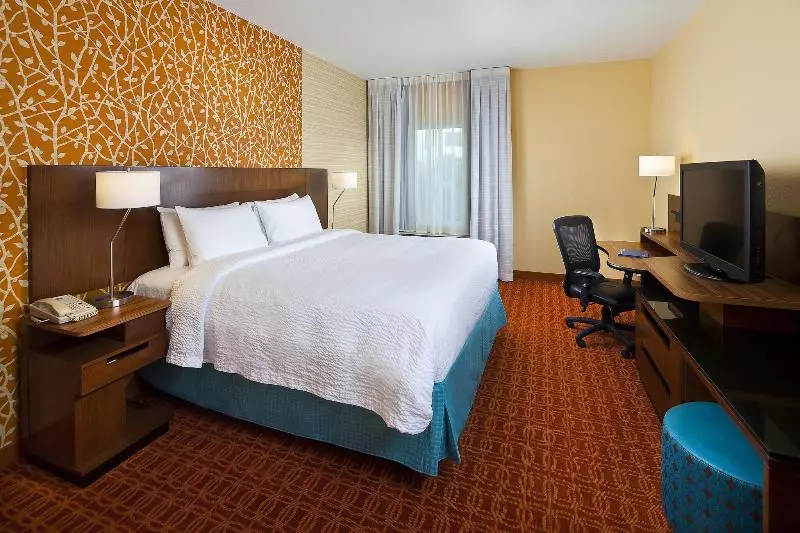 キングサイズベッドのスタンダードルーム, Fairfield Inn & Suites Houston Hobby Airport