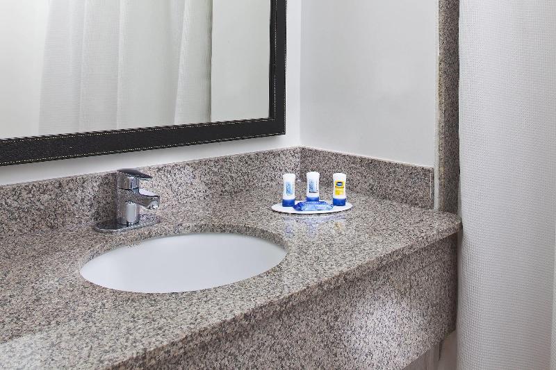 חדר סטנדרט עם מיטת קינג, Fairfield Inn & Suites Houston Hobby Airport