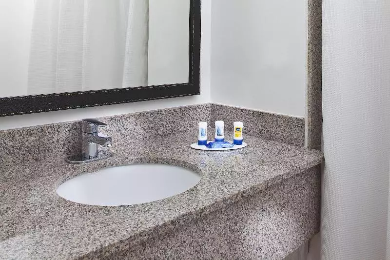 キングサイズベッドのスタンダードルーム, Fairfield Inn & Suites Houston Hobby Airport