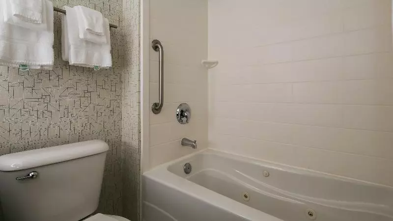 Standard-invahuone King-vuode, Holiday Inn Express Hotel & Suites Everett, An Ihg