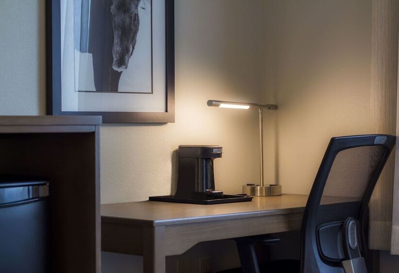 غرفة ديلوكس لذوى الاحتياجات الخاصة, La Quinta By Wyndham Fairbanks Airport