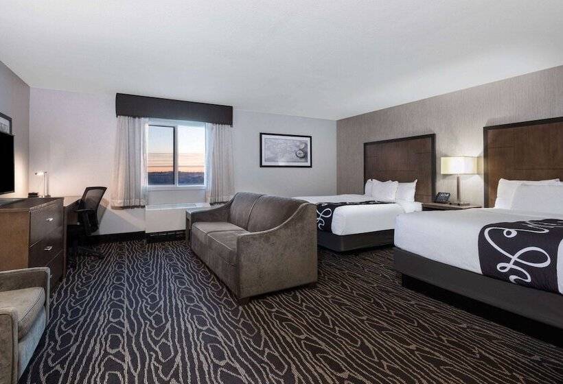 חדר דלוקס מותאם לאנשים עם מוגבלויות, La Quinta By Wyndham Fairbanks Airport