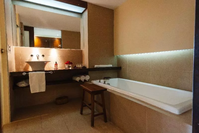 スーペリアスタジオ, Loi Suites Chapelco
