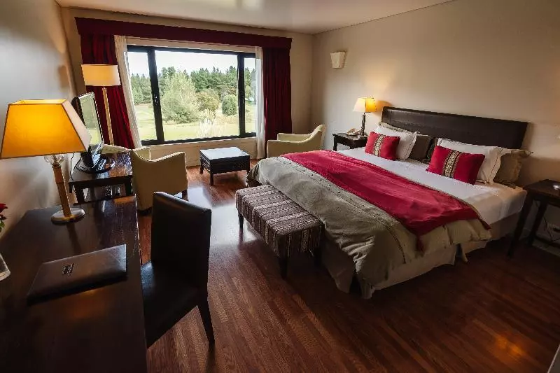 スーペリアスタジオ, Loi Suites Chapelco