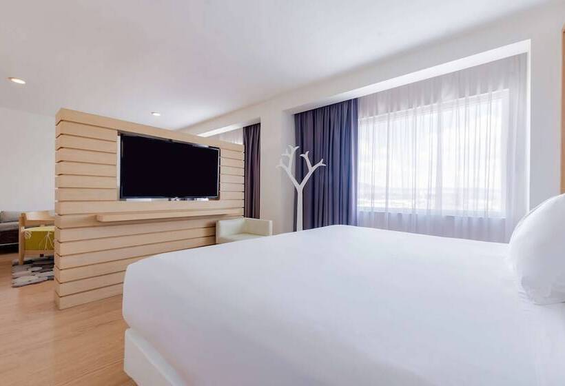 Полулюкс, NH Queretaro