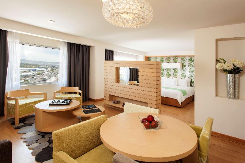 Полулюкс, NH Queretaro