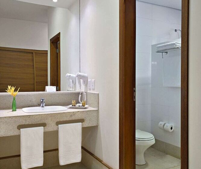 اتاق لوکس با چشم‌انداز استخر, Royal Tulip Jp Ribeirão Preto