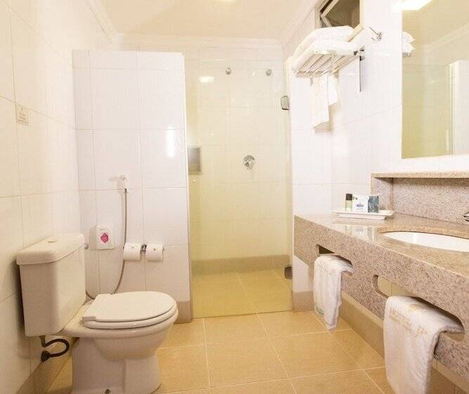 اتاق لوکس با چشم‌انداز استخر, Royal Tulip Jp Ribeirão Preto