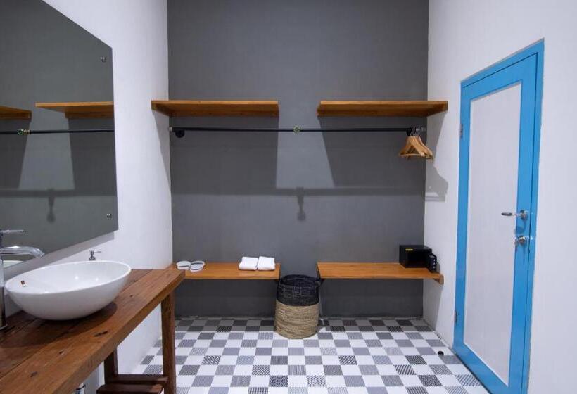 סוויטה דלוקס, Sanur House