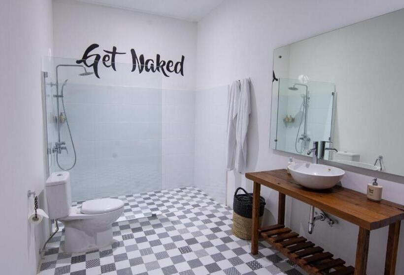 סוויטה דלוקס, Sanur House