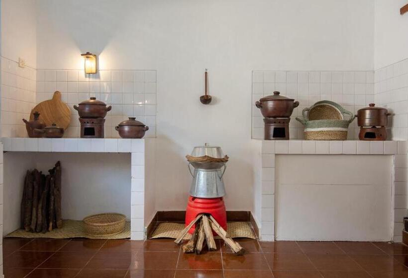 סוויטה דלוקס, Sanur House