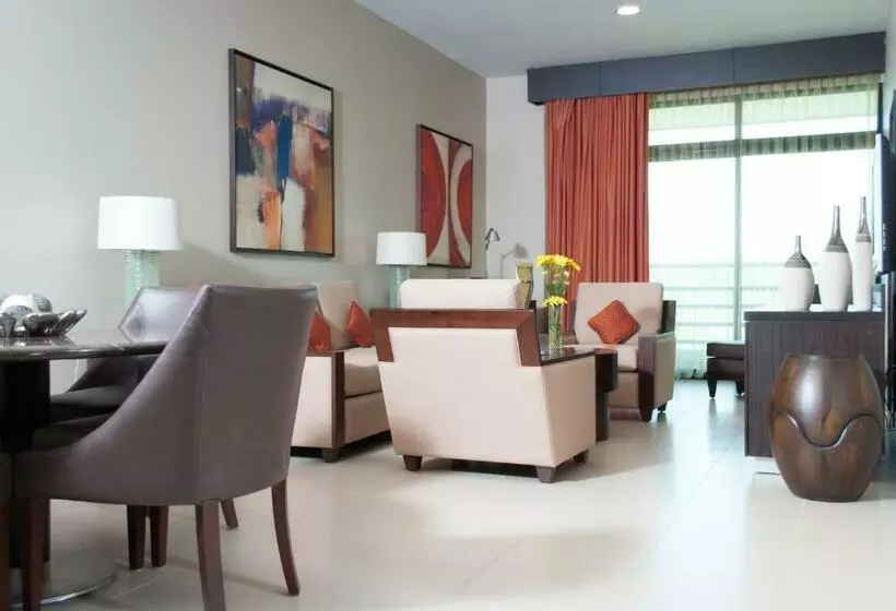 سوئیت پرزیدنت, Summit Rainforest Golf Resort & All Inclusive