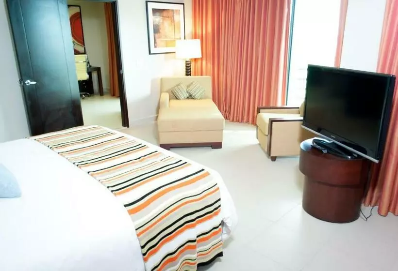 سوئیت پرزیدنت, Summit Rainforest Golf Resort & All Inclusive