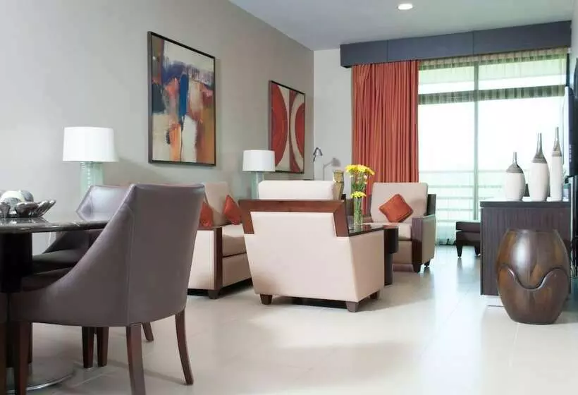 سوئیت پرزیدنت, Summit Rainforest Golf Resort & All Inclusive