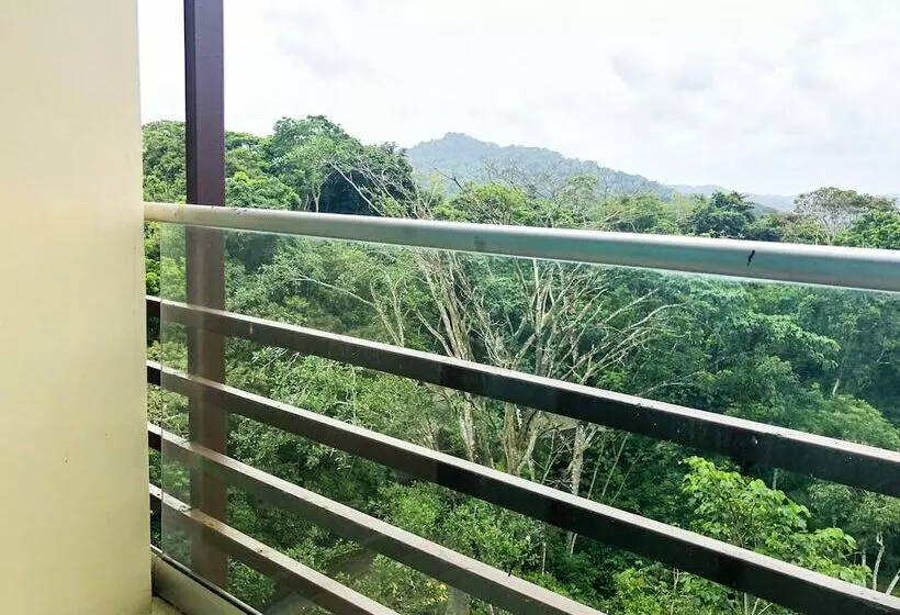 سوئیت پرزیدنت, Summit Rainforest Golf Resort & All Inclusive