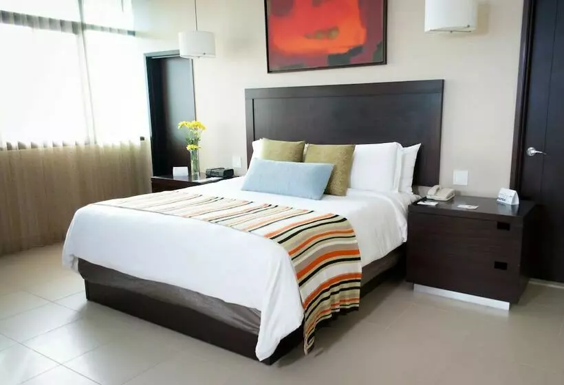 سوئیت پرزیدنت, Summit Rainforest Golf Resort & All Inclusive