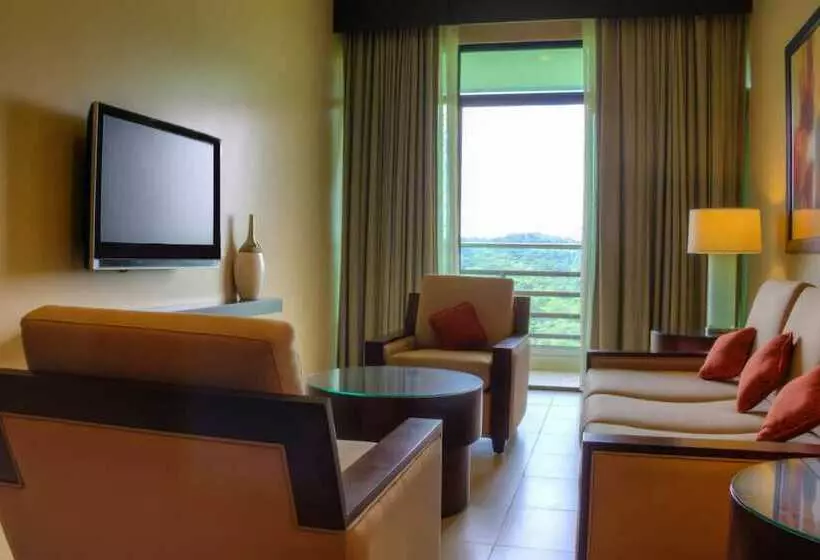 سوئیت پرزیدنت, Summit Rainforest Golf Resort & All Inclusive