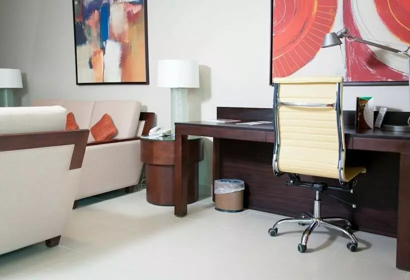 سوئیت پرزیدنت, Summit Rainforest Golf Resort & All Inclusive