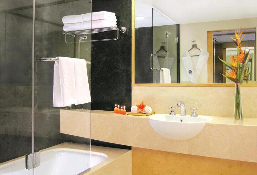 اتاق لوکس با تخت بزرگ, Taj Chandigarh