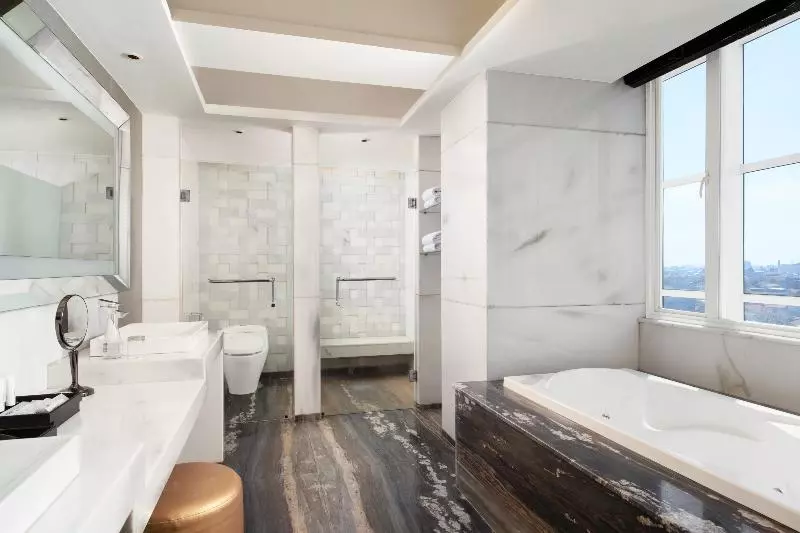 سوییت, Artotel Ts Suites Surabaya