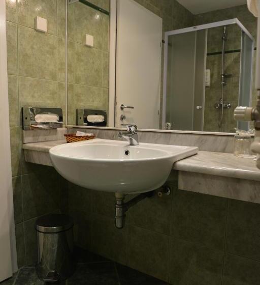 اتاق استاندارد با بالکن, Bellevue