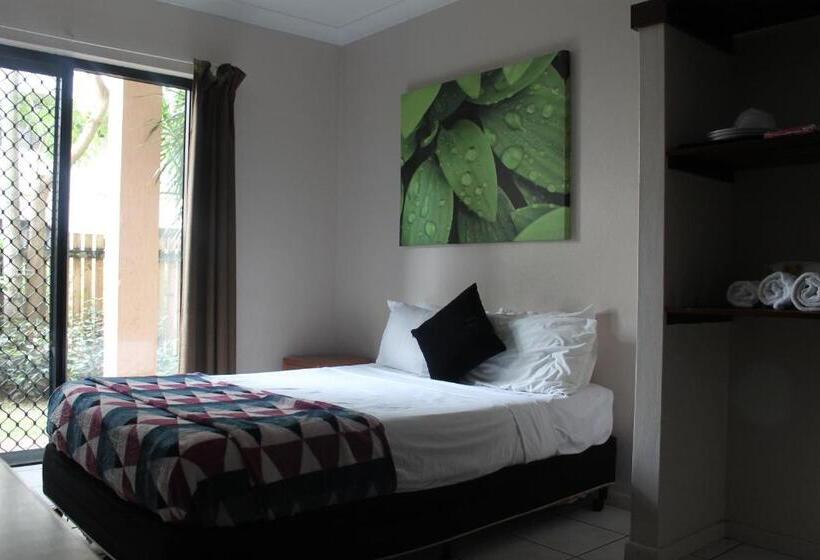 Quarto Triplo Estandar Banheiro Compartilhado, Bohemia Resort Cairns