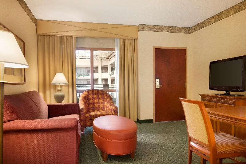 프리미엄 스위트, Embassy Suites Lincoln