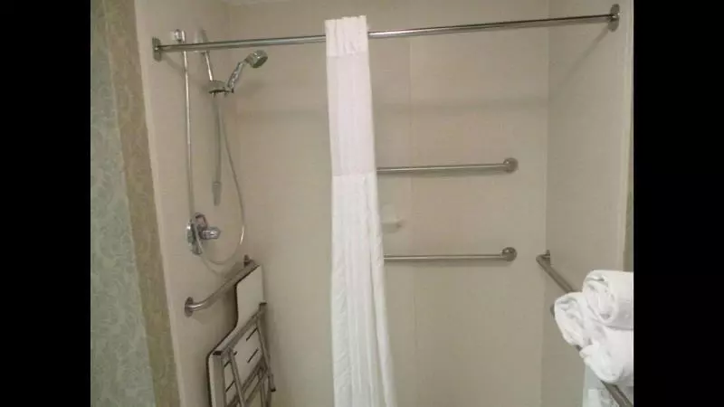 身障者適用スタンダードルーム, Embassy Suites Lincoln