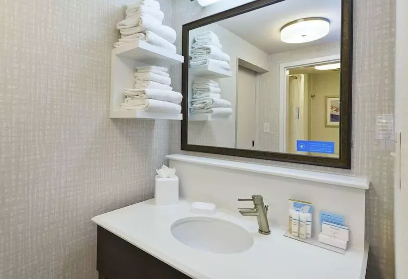 スタンダードスタジオ, Hampton Inn & Suites Wells Ogunquit