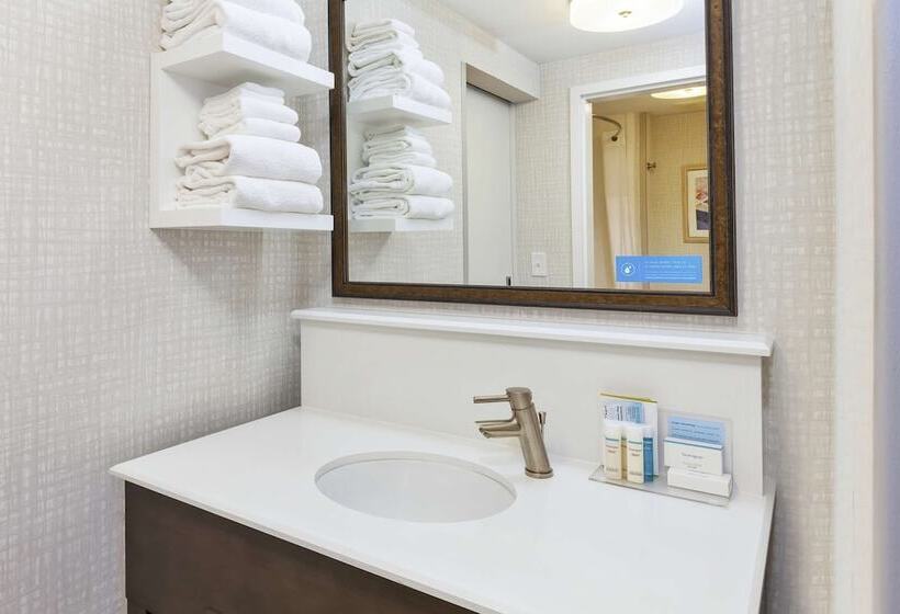 スタンダードスタジオ, Hampton Inn & Suites Wells Ogunquit