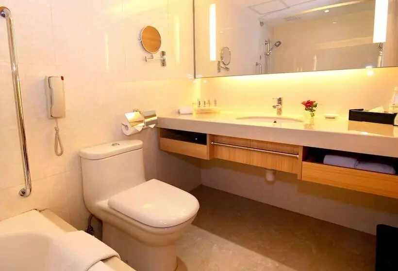 Superior Room, Holiday Inn Macau, An Ihg
