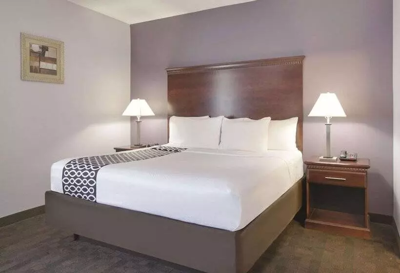 Sviitti Liikuntarajoitteisille, La Quinta By Wyndham Corsicana