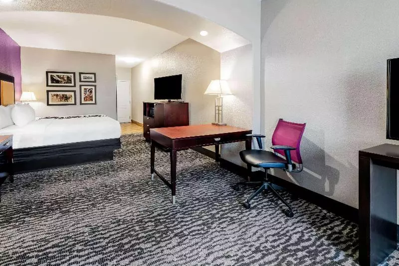 キングサイズベッドのデラックスルーム, La Quinta By Wyndham Dfw Airport West   Bedford