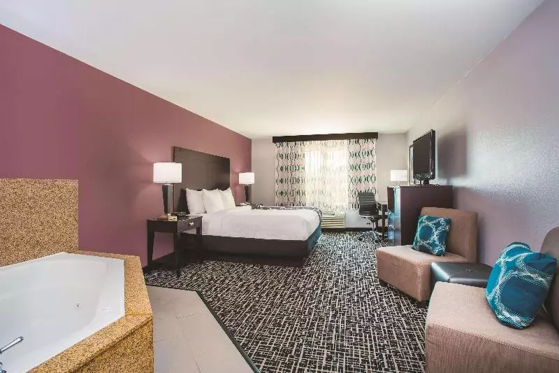 デラックススイート, La Quinta By Wyndham Russellville