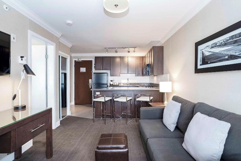 سوئیت با تخت بزرگ, Sandman Signature Prince George