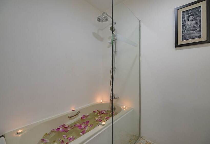 اتاق لوکس با بالکن, Silk D  Angkor Boutique