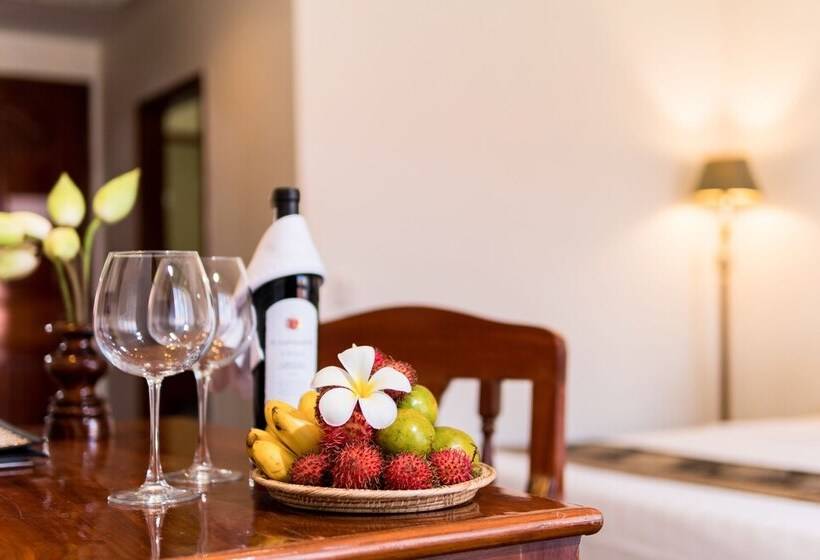 اتاق لوکس با چشم‌انداز استخر, Silk D  Angkor Boutique