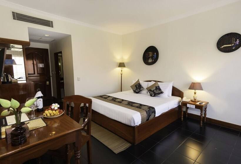 اتاق لوکس با چشم‌انداز استخر, Silk D  Angkor Boutique