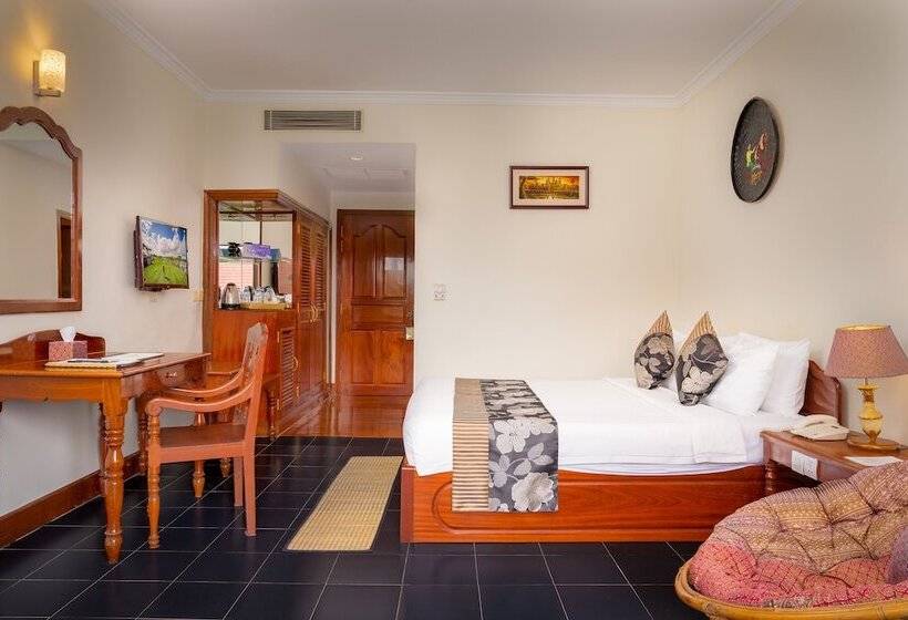 اتاق لوکس با چشم‌انداز استخر, Silk D  Angkor Boutique