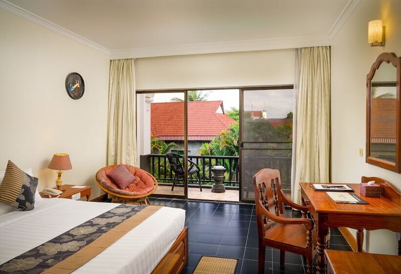 اتاق لوکس با چشم‌انداز استخر, Silk D  Angkor Boutique