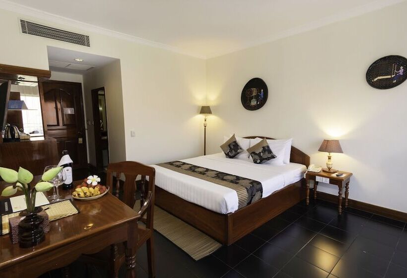 اتاق لوکس با چشم‌انداز استخر, Silk D  Angkor Boutique