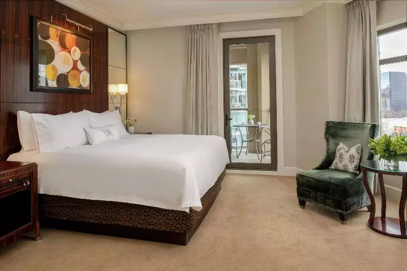 キングサイズベッドのスタンダードルーム, Waldorf Astoria Atlanta Buckhead