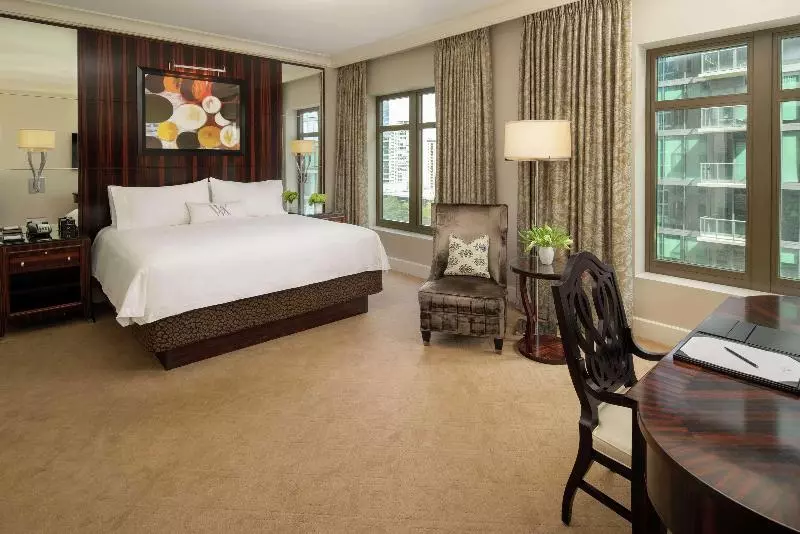 キングサイズベッドのデラックスルーム, Waldorf Astoria Atlanta Buckhead