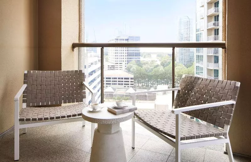 キングサイズベッドのスイートルーム, Waldorf Astoria Atlanta Buckhead