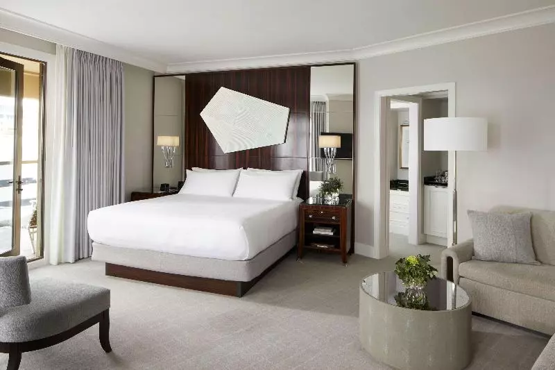 キングサイズベッドのスイートルーム, Waldorf Astoria Atlanta Buckhead