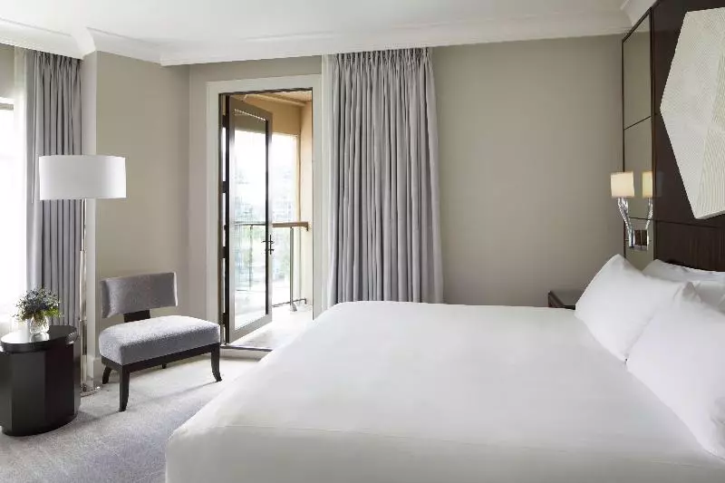 キングサイズベッドのスイートルーム, Waldorf Astoria Atlanta Buckhead