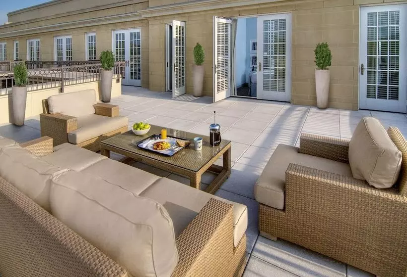 سوئیت پرزیدنت, Archer Hotel Old Town Alexandria