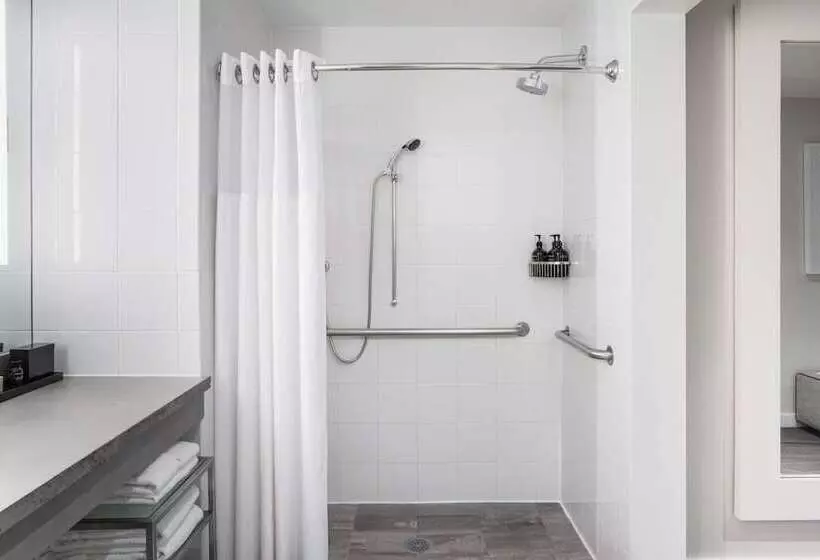 سوئیت برای معلولان, Archer Hotel Old Town Alexandria